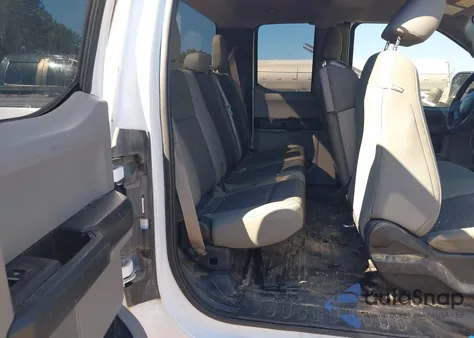 2017 Ford F-150 Xl z USA, uszkodzony, nr VIN 1FTEX1C89HKC47333